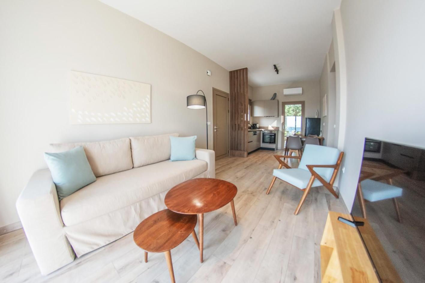 Kaiser Luxury Suites Achilleion ภายนอก รูปภาพ