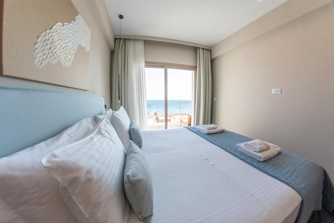 Kaiser Luxury Suites Achilleion ภายนอก รูปภาพ