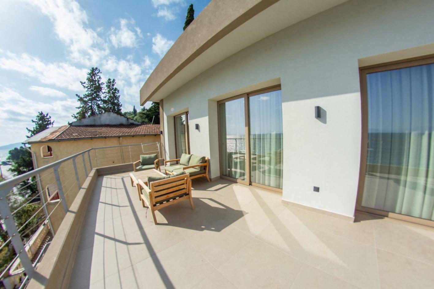 Kaiser Luxury Suites Achilleion ภายนอก รูปภาพ